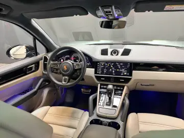 PORSCHE Cayenne Turbo Matrix Keramik Bose HuD Panorama