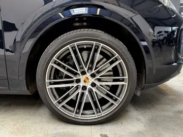 PORSCHE Cayenne Turbo Matrix Keramik Bose HuD Panorama