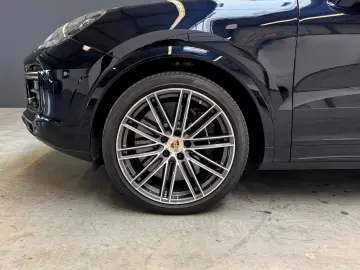 PORSCHE Cayenne Turbo Matrix Keramik Bose HuD Panorama