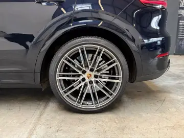 PORSCHE Cayenne Turbo Matrix Keramik Bose HuD Panorama