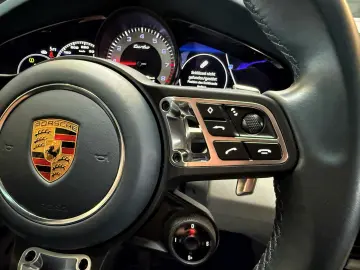 PORSCHE Cayenne Turbo Matrix Keramik Bose HuD Panorama