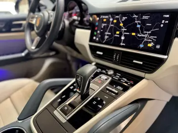 PORSCHE Cayenne Turbo Matrix Keramik Bose HuD Panorama