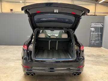PORSCHE Cayenne Turbo Matrix Keramik Bose HuD Panorama