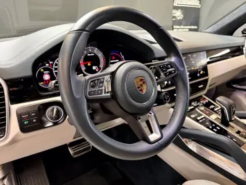 PORSCHE Cayenne Turbo Matrix Keramik Bose HuD Panorama