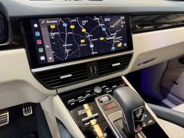 PORSCHE Cayenne Turbo Matrix Keramik Bose HuD Panorama