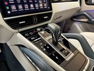 PORSCHE Cayenne Turbo Matrix Keramik Bose HuD Panorama