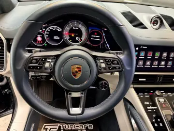 PORSCHE Cayenne Turbo Matrix Keramik Bose HuD Panorama