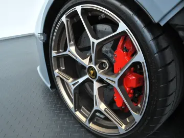 LAMBORGHINI Revuelto CARBON LIFT ADPERSONAM STYLE PASS.DISPL