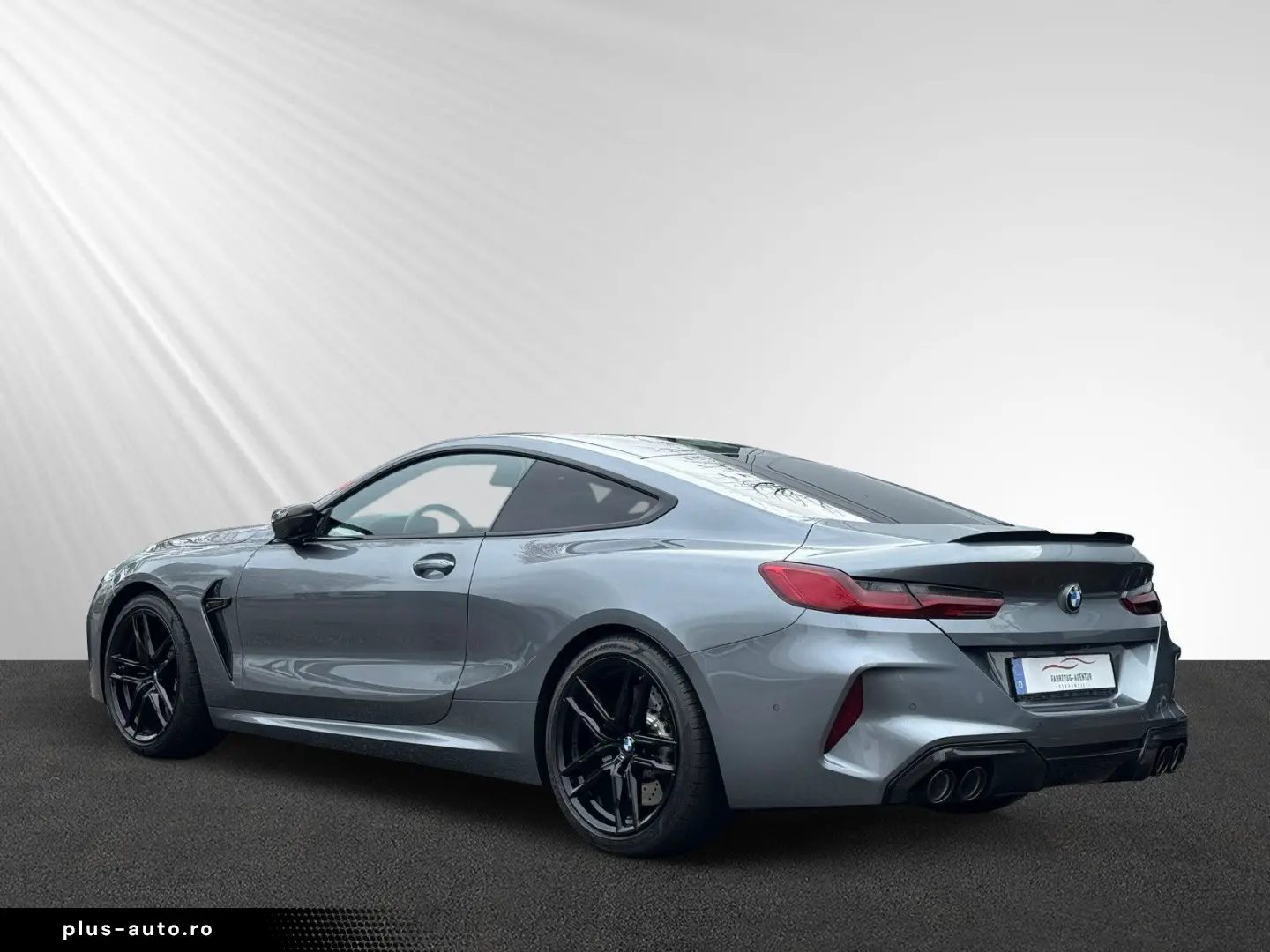 BMW M8 Competition Carbon innen&aussen Drivers HUD