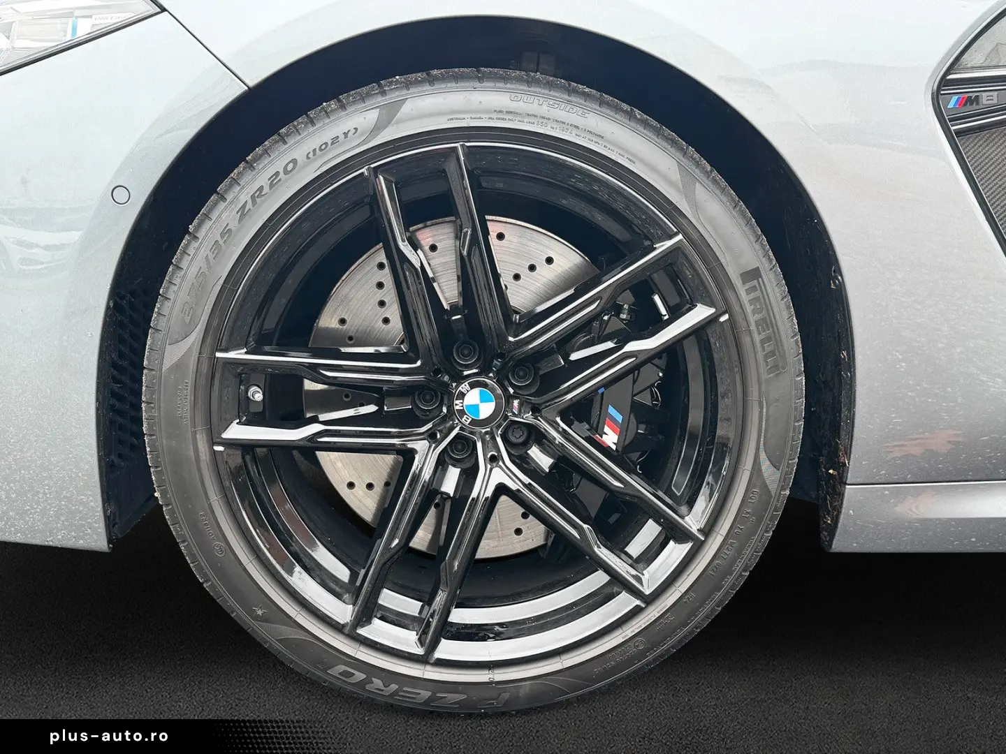 BMW M8 Competition Carbon innen&aussen Drivers HUD