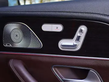MERCEDES-BENZ GLS 400 d 4M AMG 7 SITZ DISTR PANO KAM…