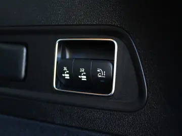 MERCEDES-BENZ GLS 400 d 4M AMG 7 SITZ DISTR PANO KAM…