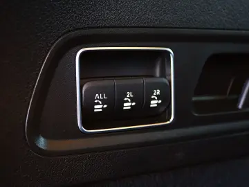 MERCEDES-BENZ GLS 400 d 4M AMG 7 SITZ DISTR PANO KAM…