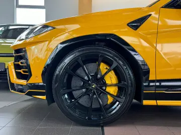 LAMBORGHINI Urus Carbon Q-Citura Pano B&O HUD Ambiente 23