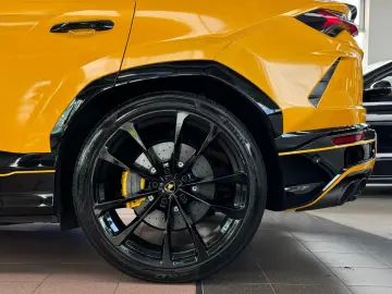 LAMBORGHINI Urus Carbon Q-Citura Pano B&O HUD Ambiente 23
