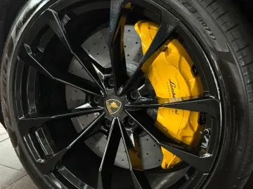 LAMBORGHINI Urus Carbon Q-Citura Pano B&O HUD Ambiente 23
