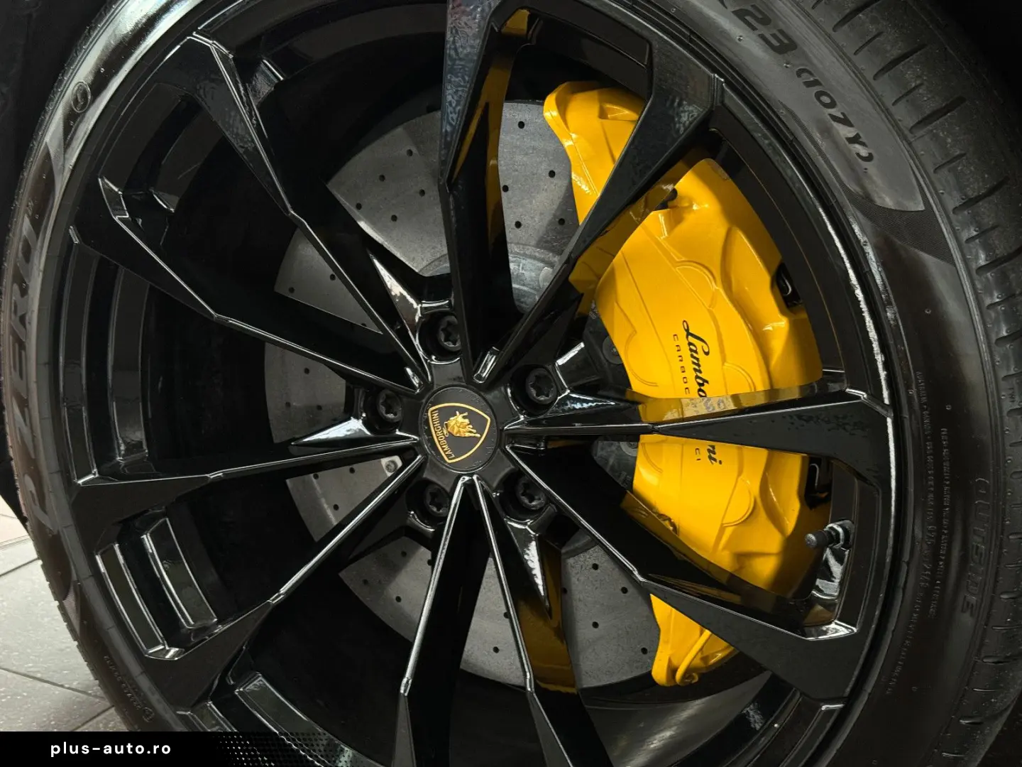 LAMBORGHINI Urus Carbon Q-Citura Pano B&O HUD Ambiente 23