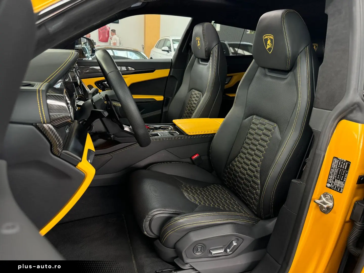 LAMBORGHINI Urus Carbon Q-Citura Pano B&O HUD Ambiente 23