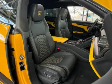 LAMBORGHINI Urus Carbon Q-Citura Pano B&O HUD Ambiente 23