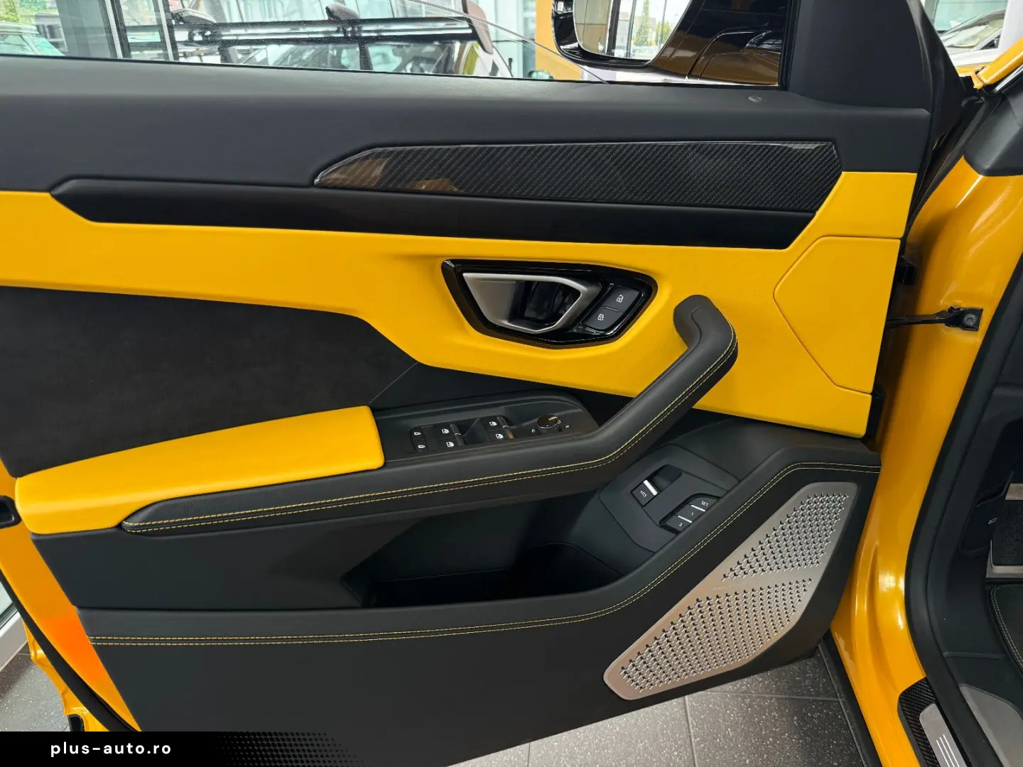 LAMBORGHINI Urus Carbon Q-Citura Pano B&O HUD Ambiente 23