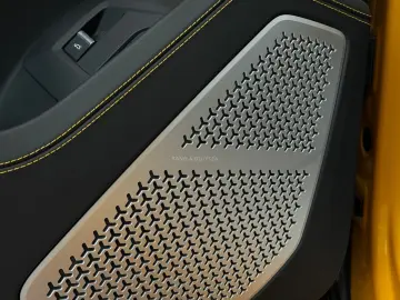 LAMBORGHINI Urus Carbon Q-Citura Pano B&O HUD Ambiente 23