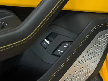LAMBORGHINI Urus Carbon Q-Citura Pano B&O HUD Ambiente 23