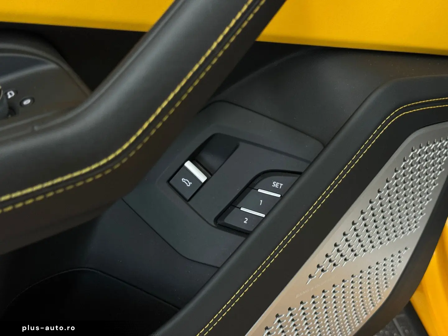 LAMBORGHINI Urus Carbon Q-Citura Pano B&O HUD Ambiente 23