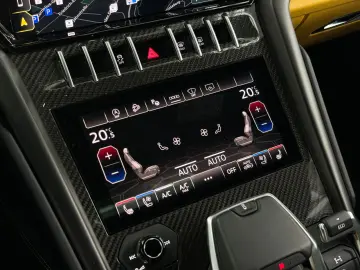 LAMBORGHINI Urus Carbon Q-Citura Pano B&O HUD Ambiente 23