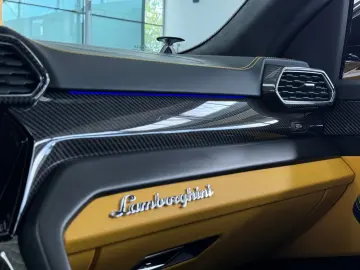 LAMBORGHINI Urus Carbon Q-Citura Pano B&O HUD Ambiente 23