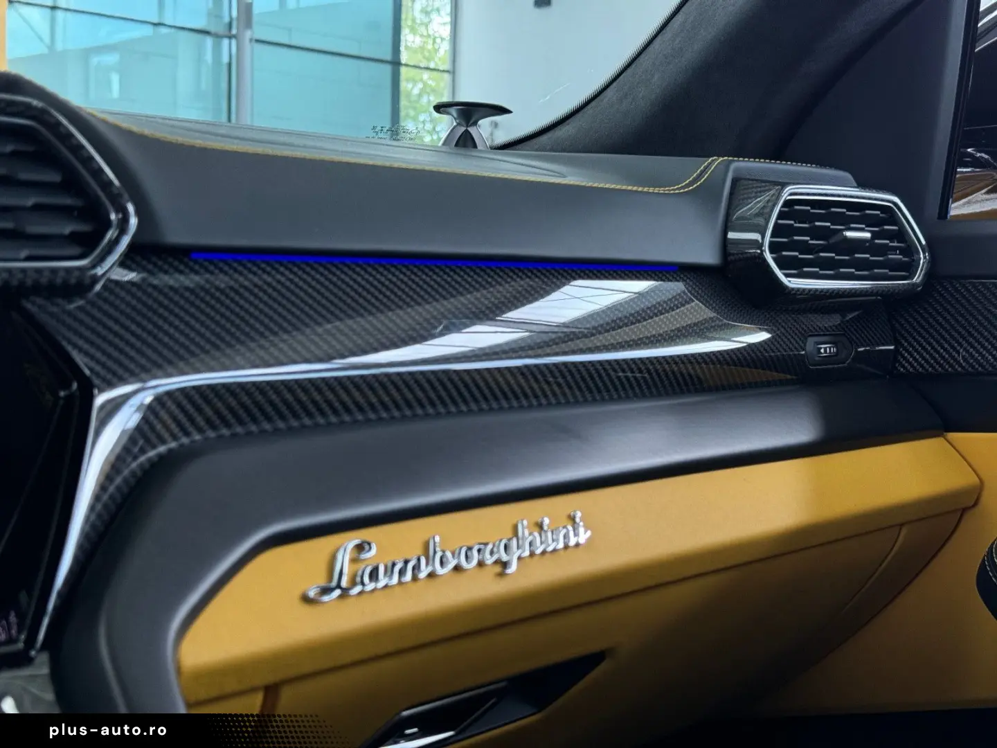 LAMBORGHINI Urus Carbon Q-Citura Pano B&O HUD Ambiente 23