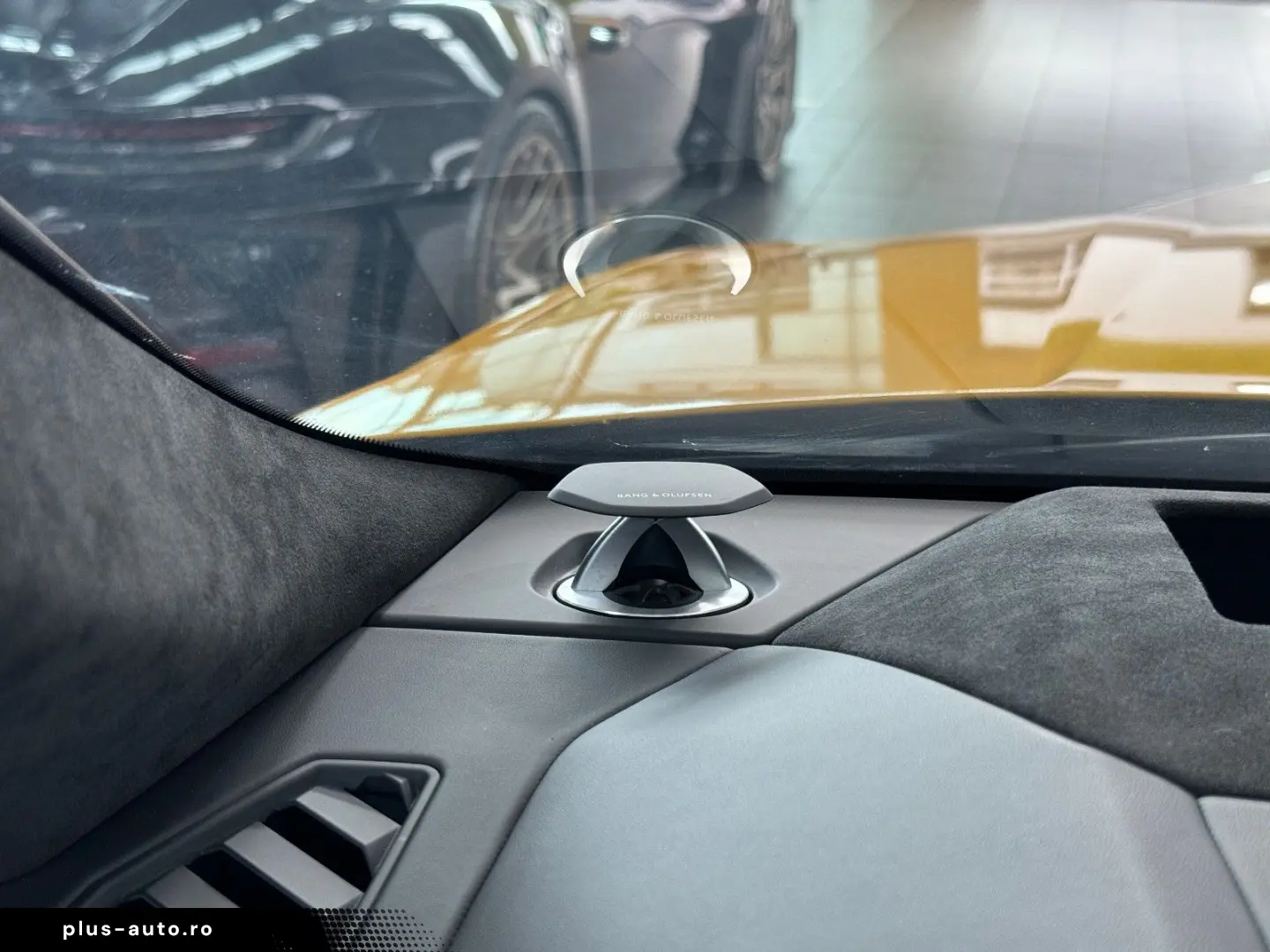 LAMBORGHINI Urus Carbon Q-Citura Pano B&O HUD Ambiente 23