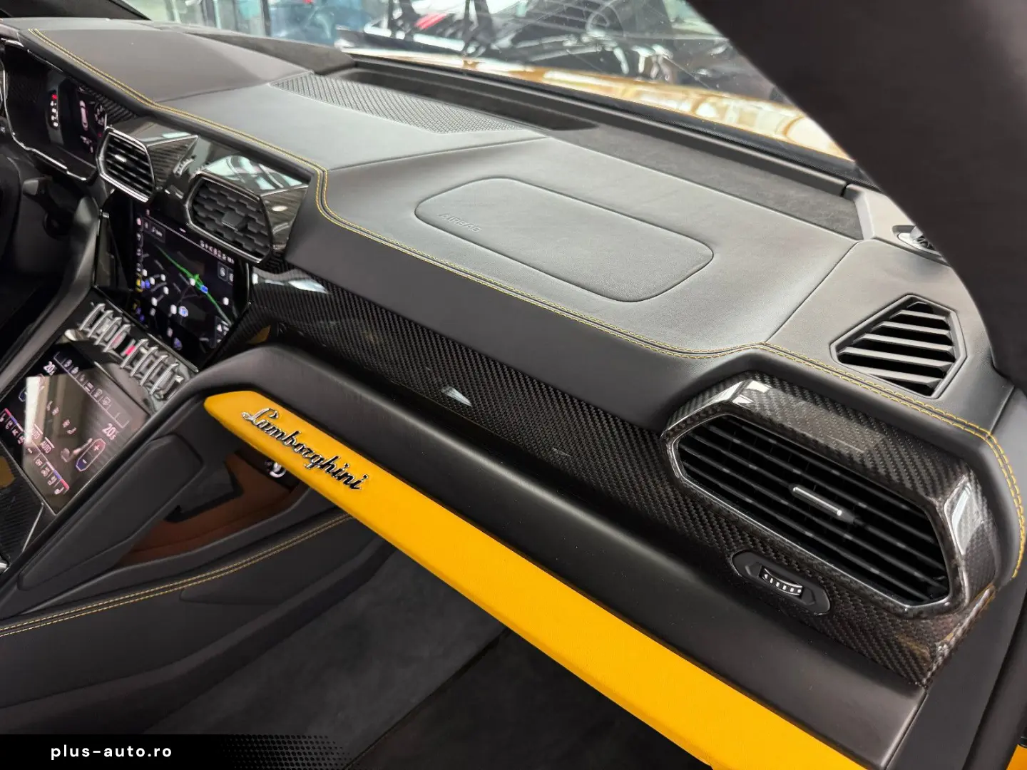 LAMBORGHINI Urus Carbon Q-Citura Pano B&O HUD Ambiente 23