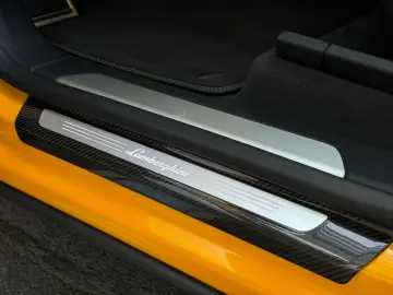 LAMBORGHINI Urus Carbon Q-Citura Pano B&O HUD Ambiente 23