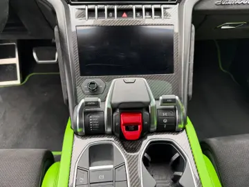 LAMBORGHINI URUS 4.0 V8  PEARL CAPSULE EDITION  B&O 3D