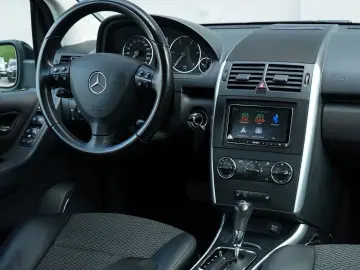 Mercedes-Benz A-180