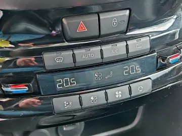 Peugeot 2008 Benzina Automat 2019 - Rate   Credit   Garantie