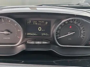 Peugeot 2008 Benzina Automat 2019 - Rate   Credit   Garantie