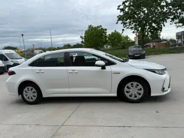 Toyota Corolla  Business Hybrid  CVT 122 CP