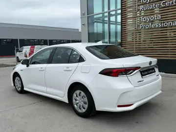Toyota Corolla  Business Hybrid  CVT 122 CP