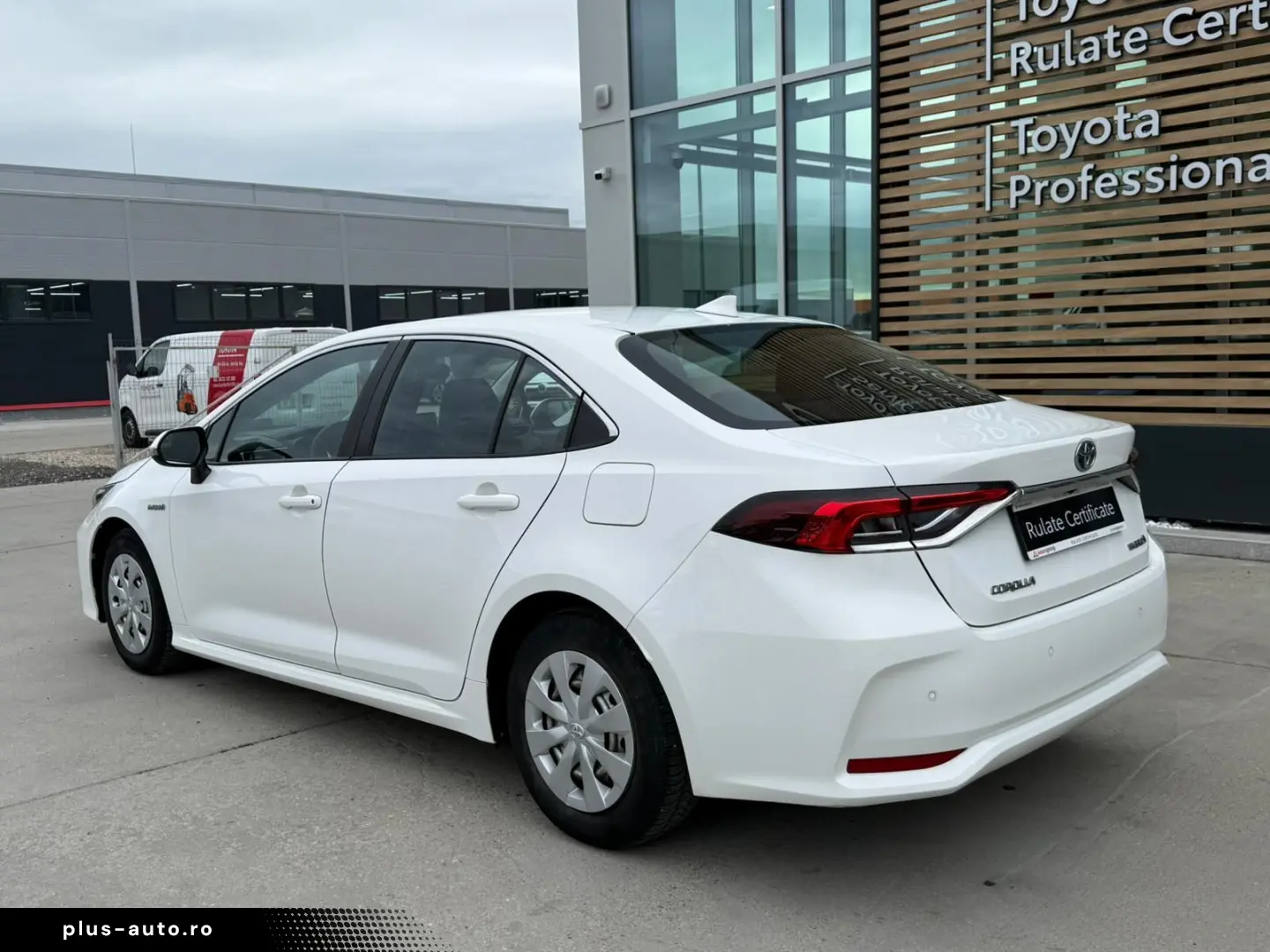 Toyota Corolla  Business Hybrid  CVT 122 CP