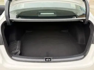 Toyota Corolla  Business Hybrid  CVT 122 CP
