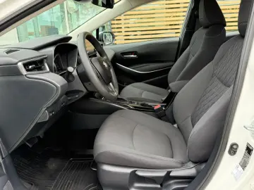 Toyota Corolla  Business Hybrid  CVT 122 CP
