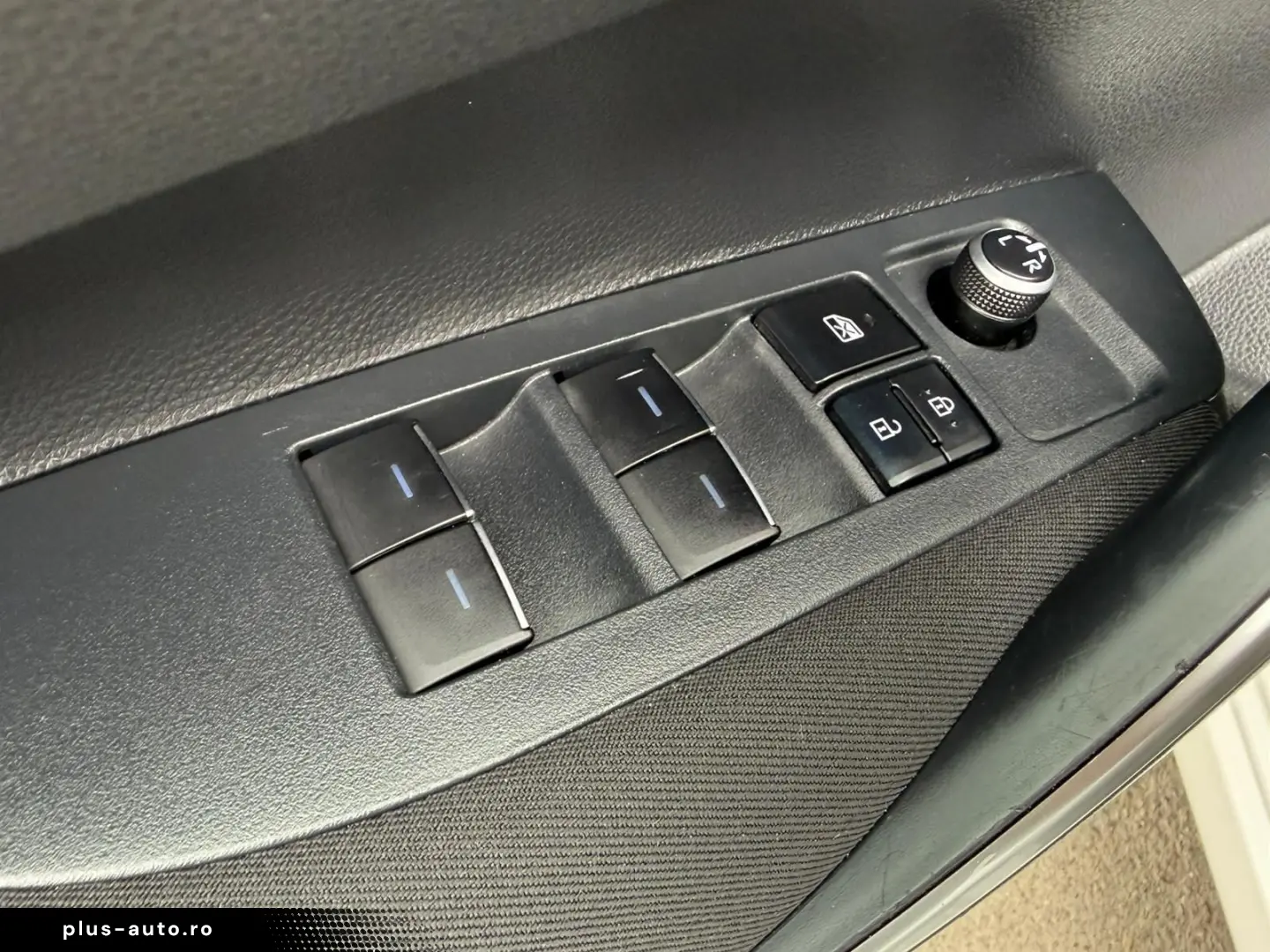 Toyota Corolla  Business Hybrid  CVT 122 CP