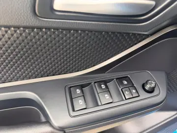 Toyota C-HR 1.8 HYBRID 122 CP