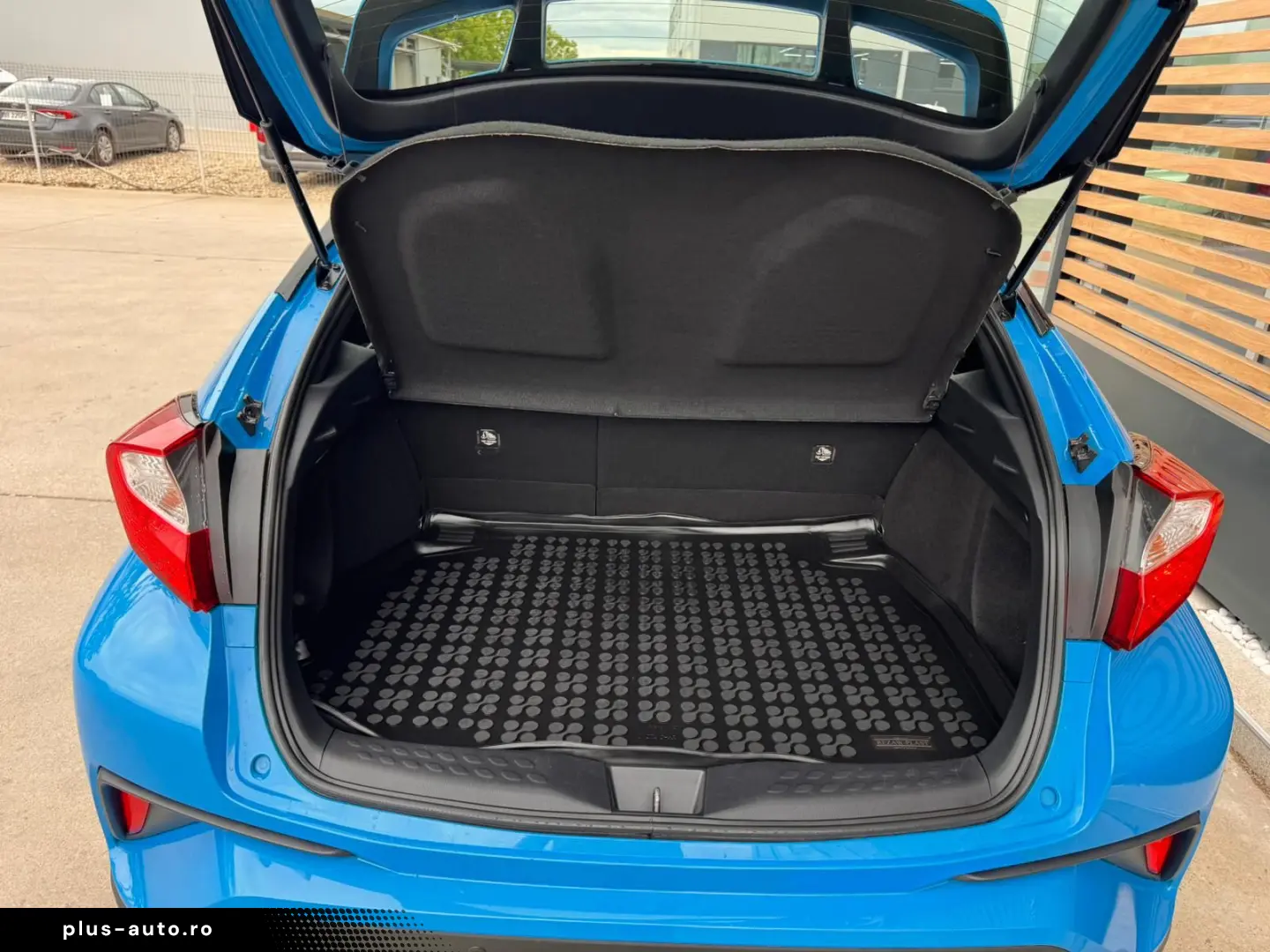 Toyota C-HR 1.8 HYBRID 122 CP