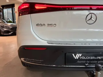 MERCEDES-BENZ EQA 250 PROG FAHRASSI 360 KEYLESS AHK LED