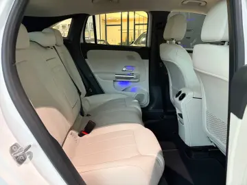 MERCEDES-BENZ EQA 250 PROG FAHRASSI 360 KEYLESS AHK LED