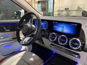 MERCEDES-BENZ EQA 250 PROG FAHRASSI 360 KEYLESS AHK LED