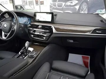 BMW Seria 5 520d Efficient Dynamics Edition Aut. Luxury Line