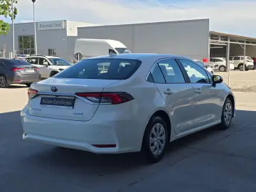 Toyota Corolla 1.8 HSD Business Hybrid 122 CP